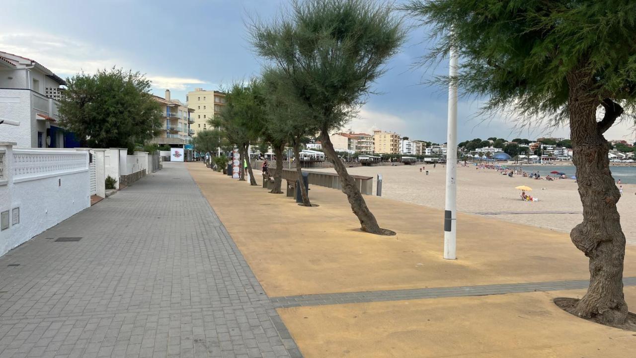 Apartamento En La Playa. Free Parking. Free Wifi L' Escala Exteriér fotografie