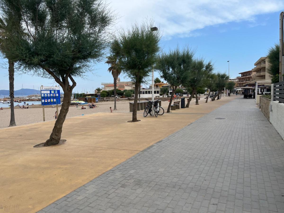 Apartamento En La Playa. Free Parking. Free Wifi L' Escala Exteriér fotografie